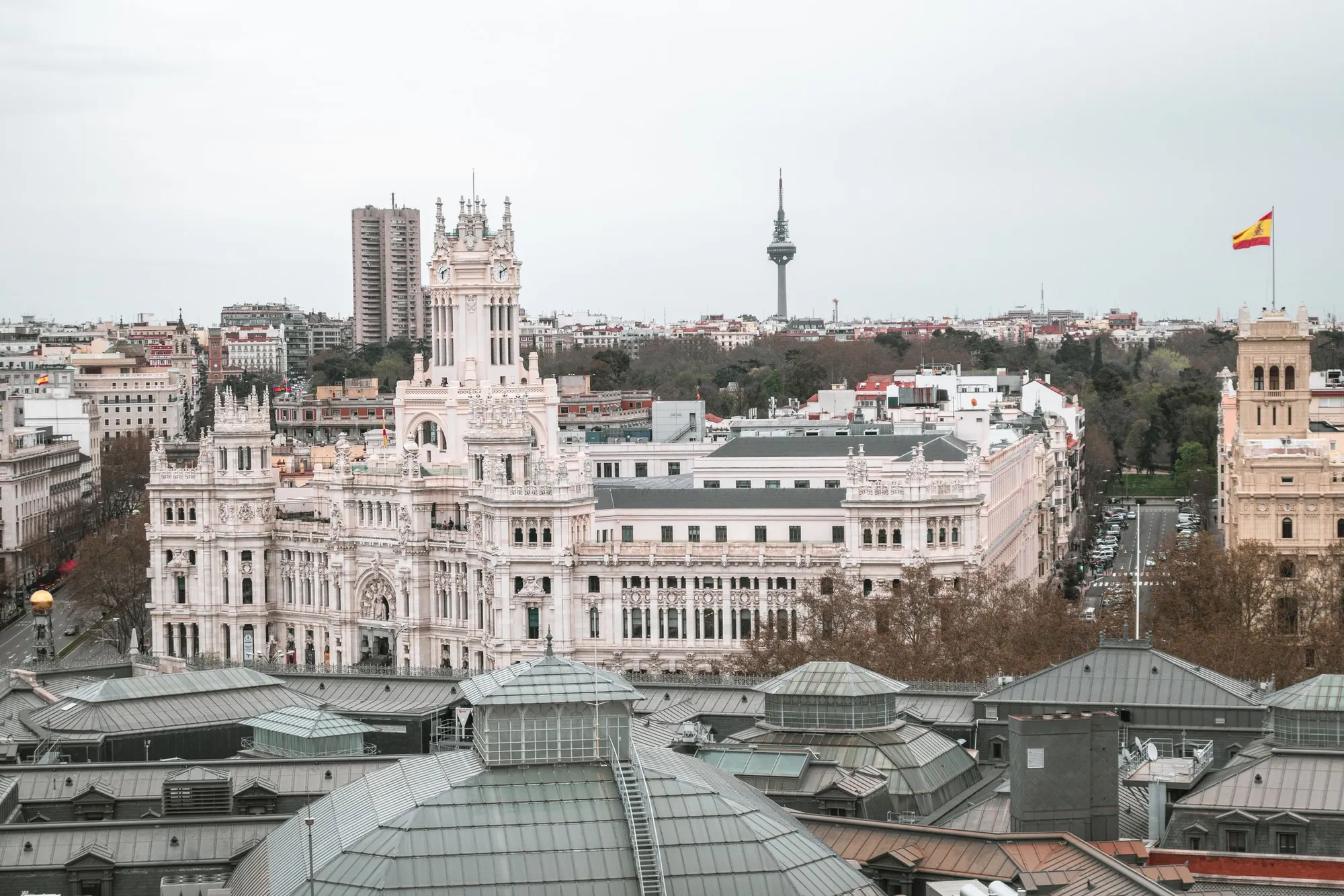 Vista aérea del Palacio de Cibeles y el horizonte de Madrid